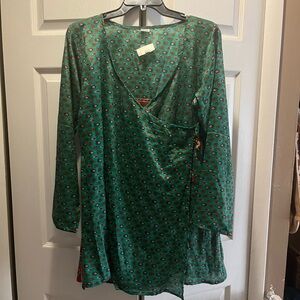 100% silk women’s green patterned blouse
